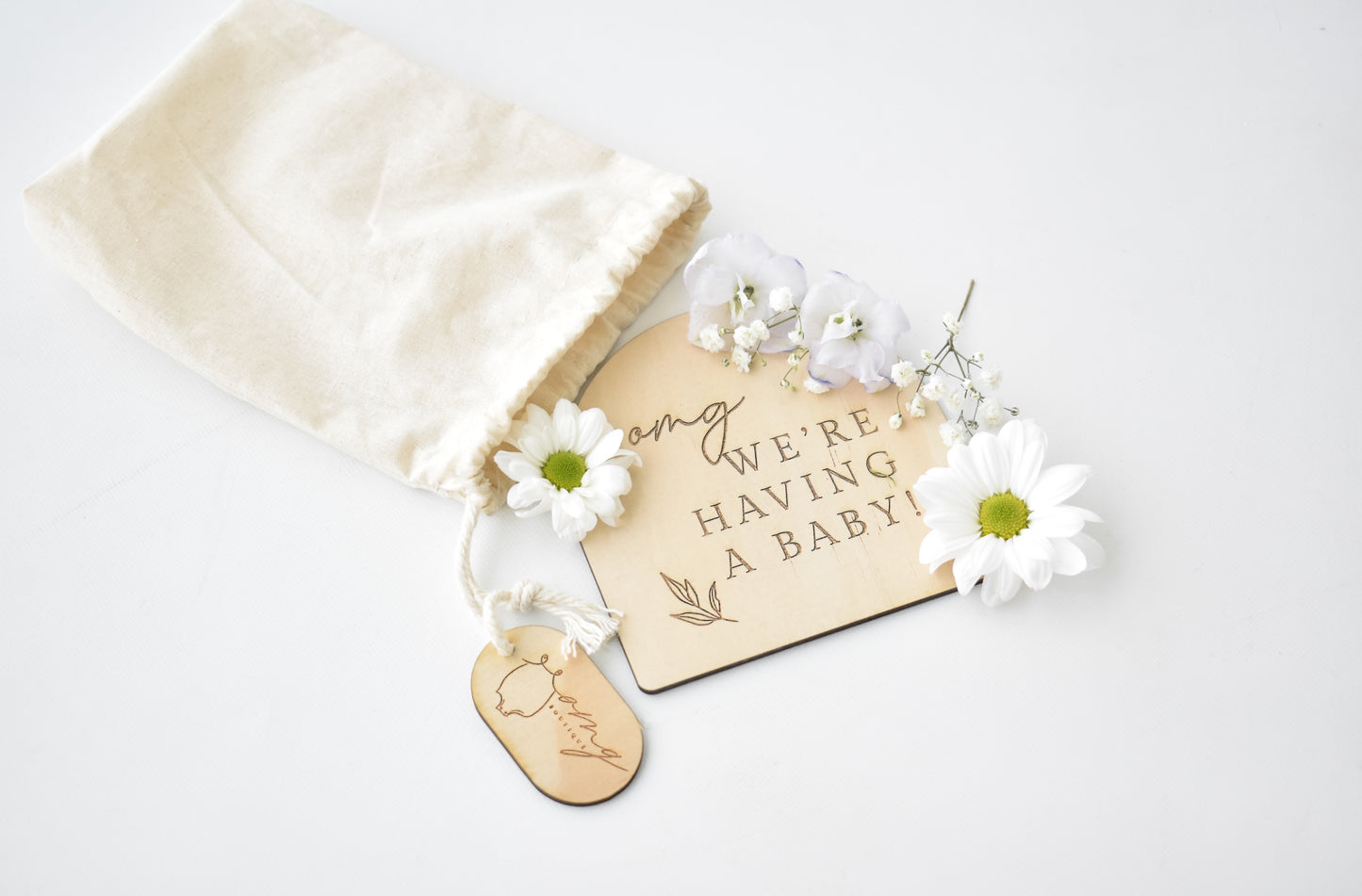 OMGboutique - We're having a baby! - Announcement Plaque